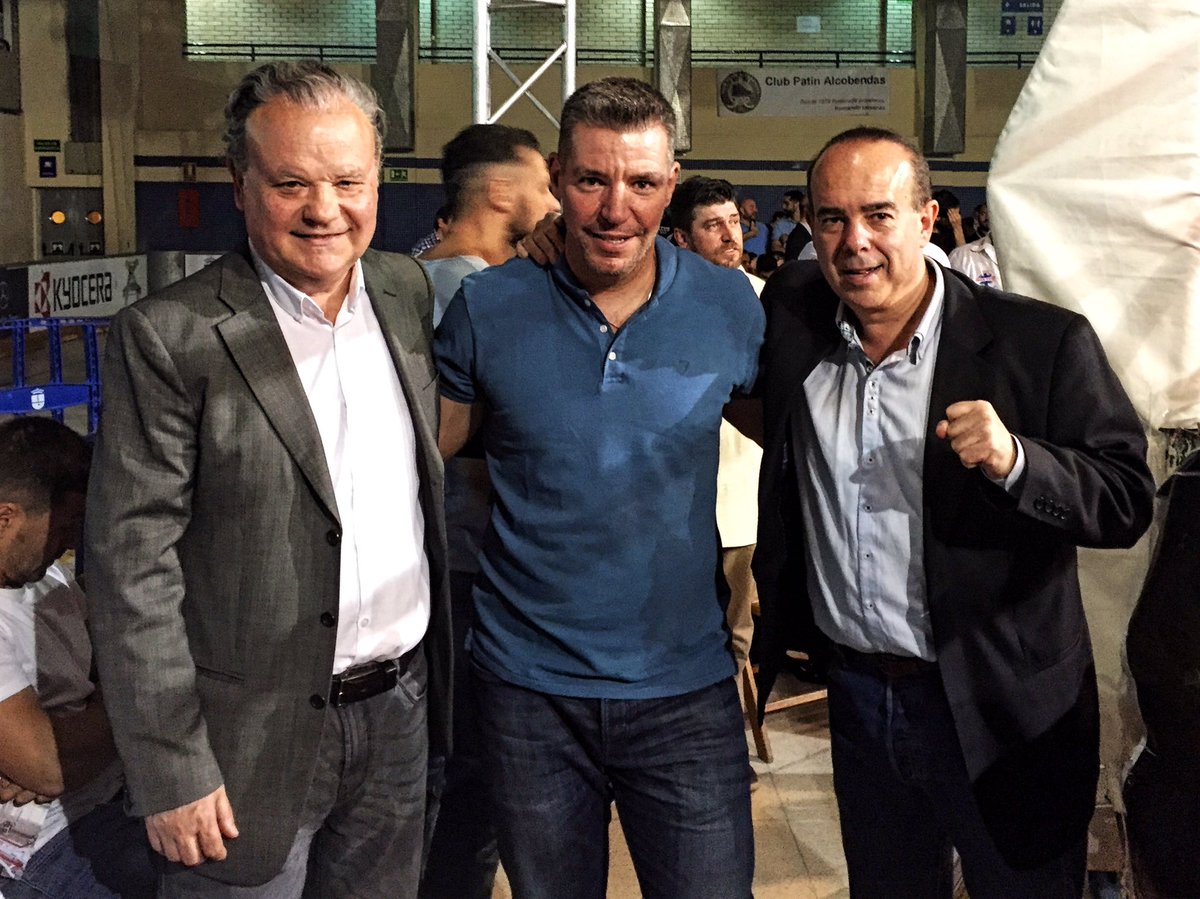 KickBenidorm's tweet photo. Con dos grandes! @EmilMarquiegui y @UgarteJaime #boxingtime https://t.co/frUGy1oq4q