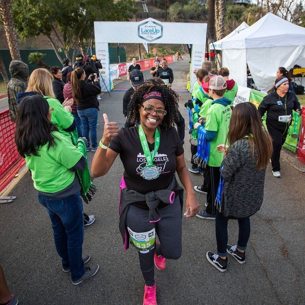 LaceUpRunning's tweet photo. Thumbs up, it's a three-day weekend! 📷 @seanryanphotos #memorialdayweekend #running #run #… https://t.co/5fLAq300q3 https://t.co/7aaH9nfr9g