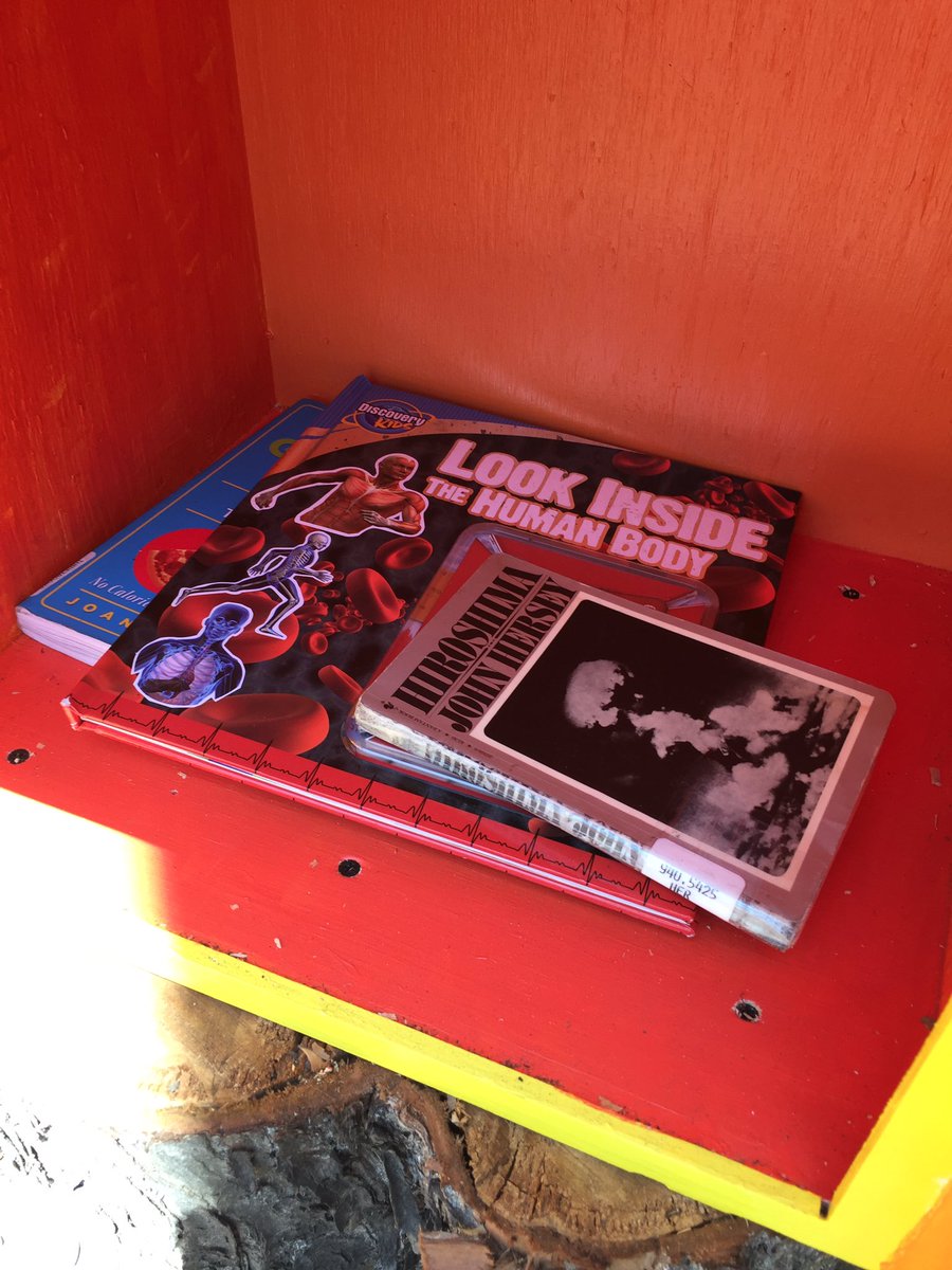 StvnFlngn's tweet photo. The @SunnysideK5 Lil' Library has books! Stop by and see if there is something for you 📖 https://t.co/HD3tMmRpiZ