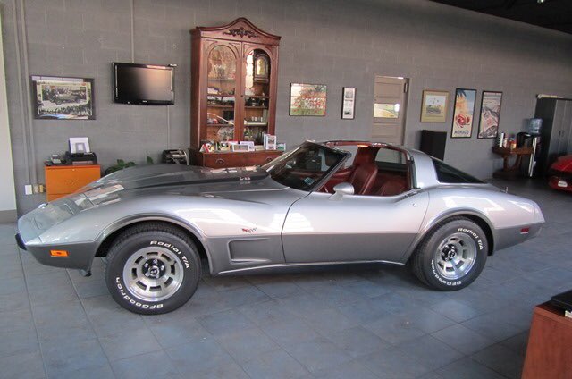 TassosTrading's tweet photo. #Corvette 25th #anniversary 33000 mls #MuscleCars #oldtimer #forsale #luxery #car #bigboystoys #racing https://t.co/lNnyy0yF3f