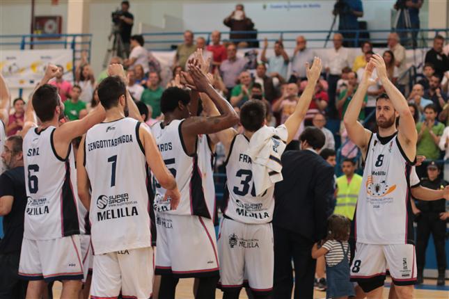 MarcaBasket's tweet photo. El @melillabcto barre en la final al @CBPenasHuesca 86-93 y logra plaza en la #LigaEndesa https://t.co/GWjE1ZpmLi https://t.co/H4wdFMCNJj
