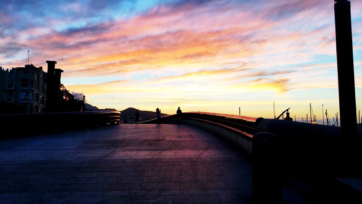 DuniTenorio's tweet photo. Sunset. https://t.co/vBirzSosMI