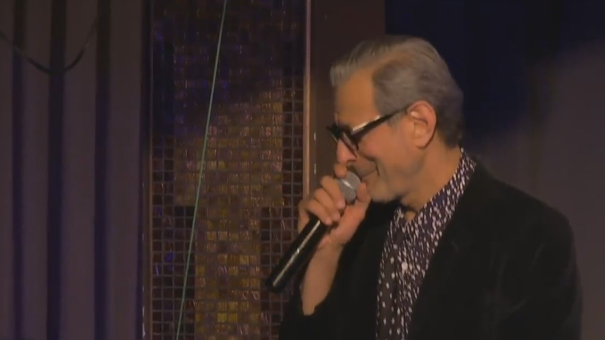 Jeff Goldblum’s Night Club Act is Everything you Want it to Be dlvr.it/LQLgMb