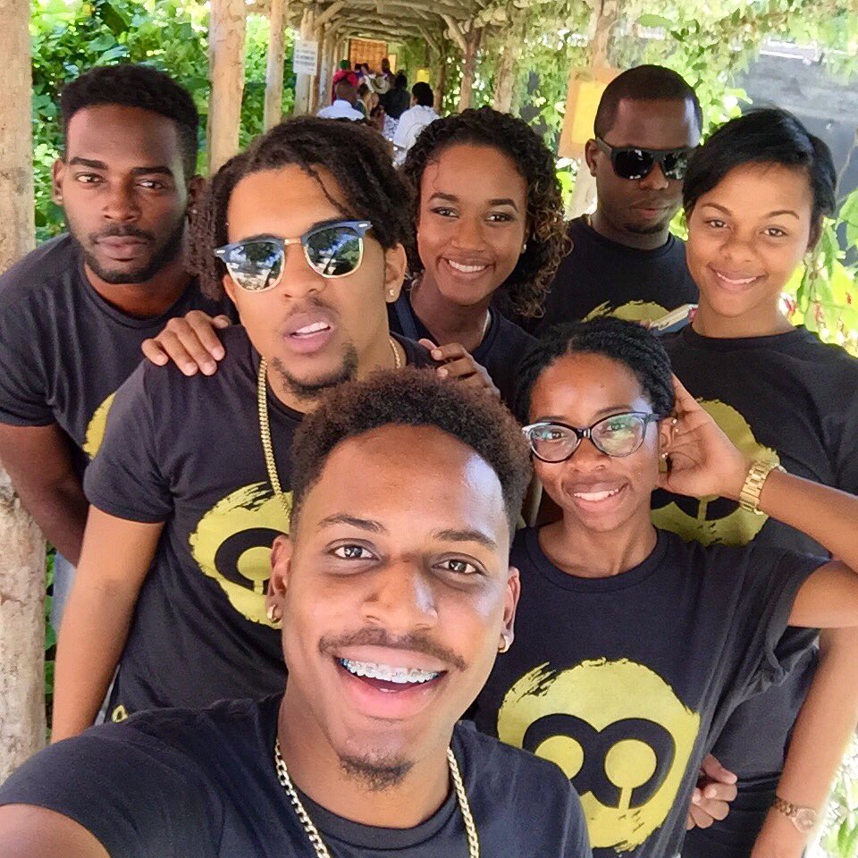 MystiqueLtd's tweet photo. Off the clock! ✋🏾🌴 https://t.co/i0RlhKy2Q7