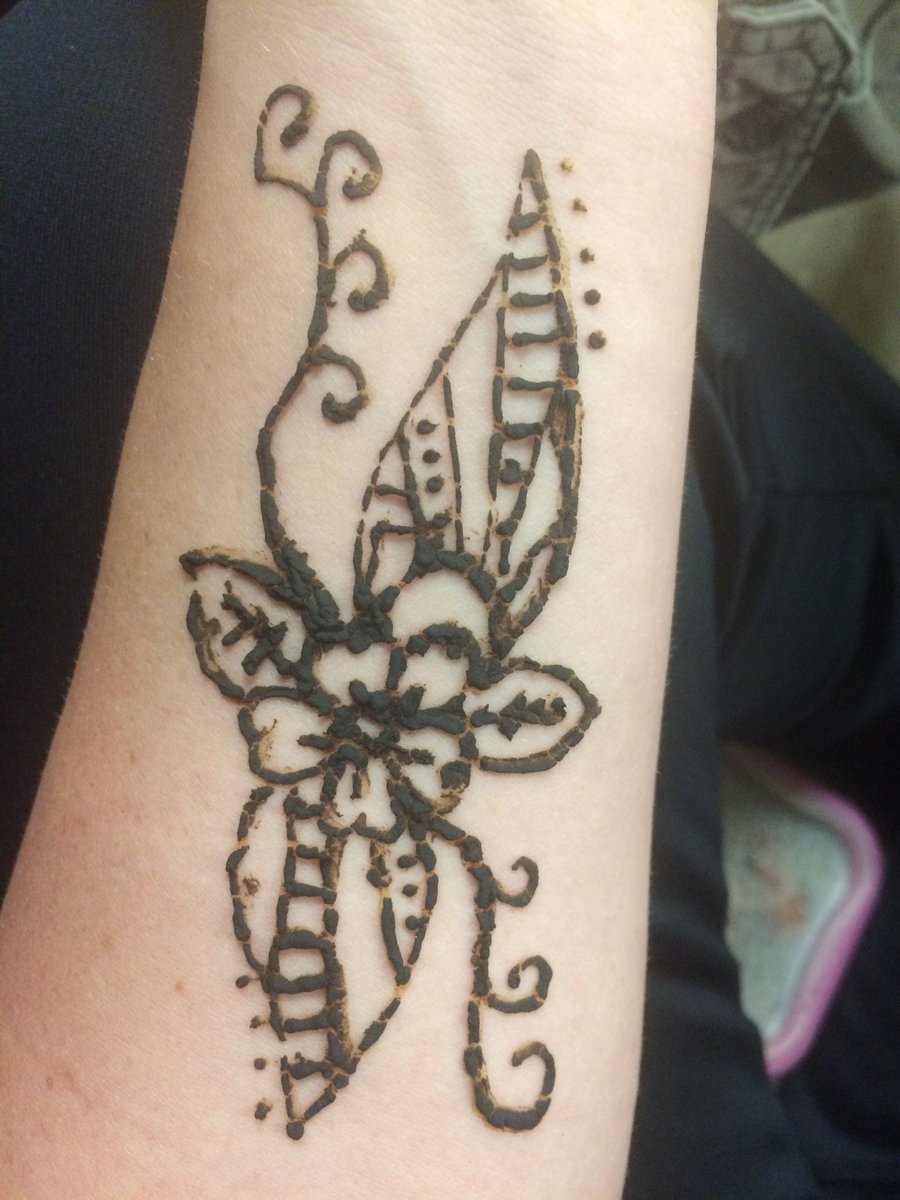 PokeEmmi_'s tweet photo. Before and after 😋 Come get henna from me at Glencochella! https://t.co/n1maEEO6PJ