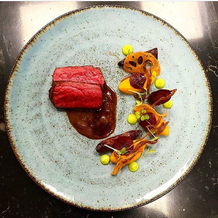 UltraVaganza's tweet photo. Dry aged beef, carrot, ramson and homemade beef jerky 📷 @andreas.nicoletti •
•
•
#food #foodie #chef #chefsofinstag… https://t.co/59gtvBTXTc