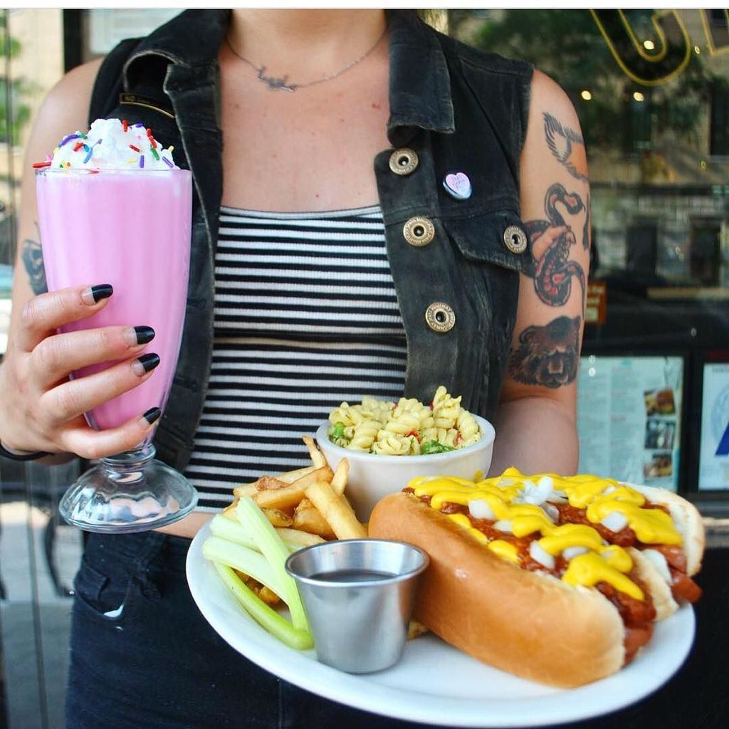 .🇺🇸MEMORIAL DAY SPECIALS🇺🇸. 🏖CONEY DOG PLATTER
💕COTTON CANDY MILKSHAKE
🍪DEEP FRIED OREOS &amp; TWINKIES
🍔BBQ JACKFRUITZ…