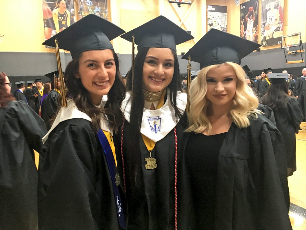 Congratulations to our seniors and captains for graduating this morning! We love you and will miss you a ton💘💘