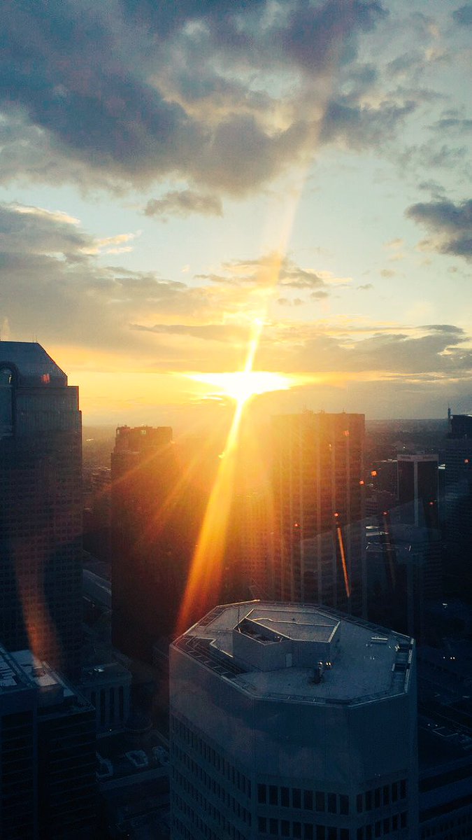 marysedaze's tweet photo. I love Calgary #yyc #IAmDowntown #ilovecalgary #sunset #calgarytower #datenight #itsjunenow #mycity https://t.co/Fme1V6Rg5A