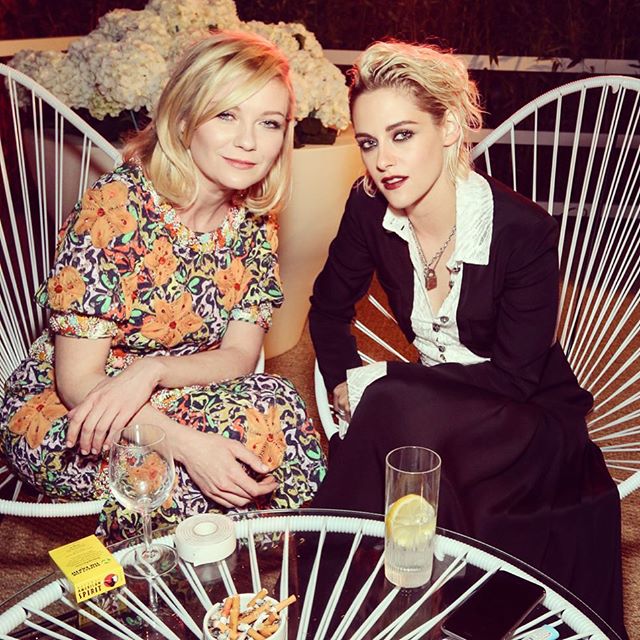 ksupporting's tweet photo. "Vanity Fair / Chanel diner. Photo by @francoisgoize for #vanityfair" https://t.co/KxD6wlahq1 L2p 👌 https://t.co/gIc13zFPoE