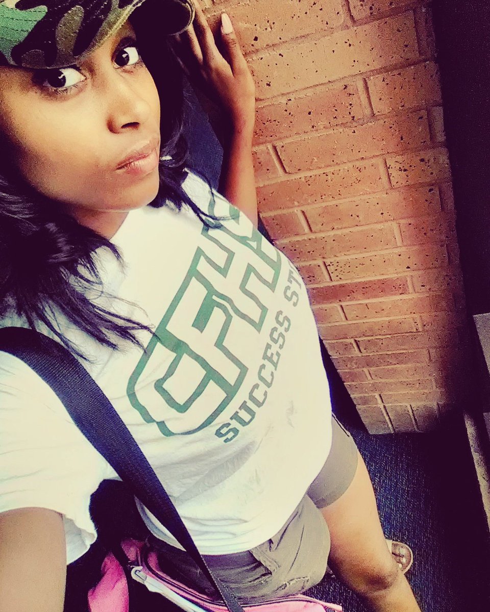 ittybittyslf's tweet photo. #lastdaysofhighschool https://t.co/LUTQS5YQWV