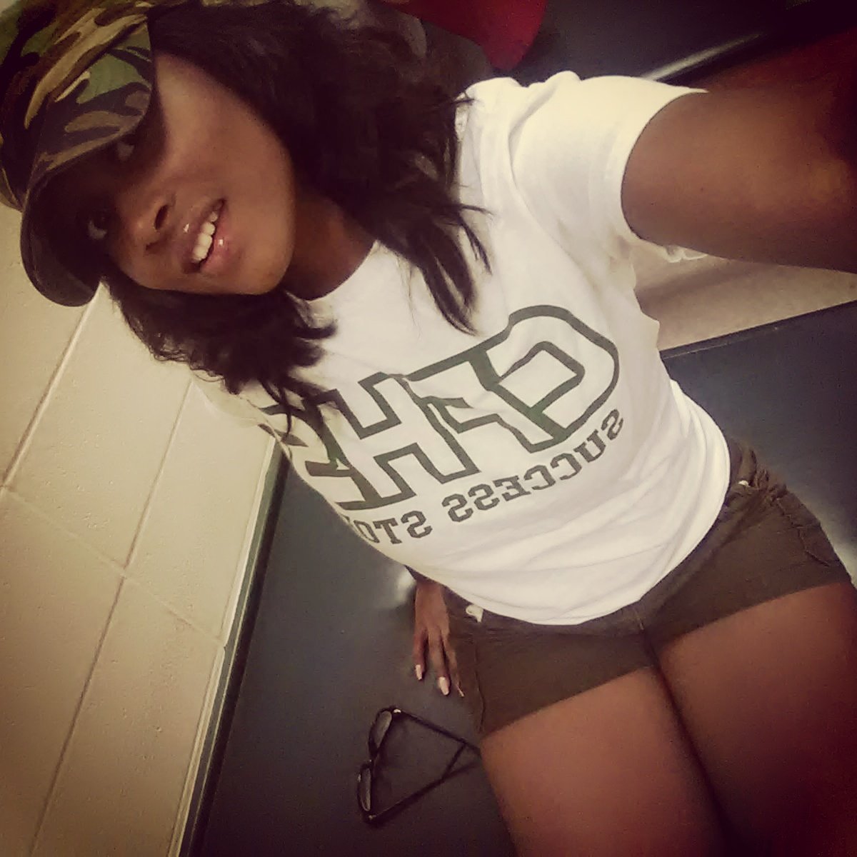 ittybittyslf's tweet photo. #lastdaysofhighschool https://t.co/LUTQS5YQWV