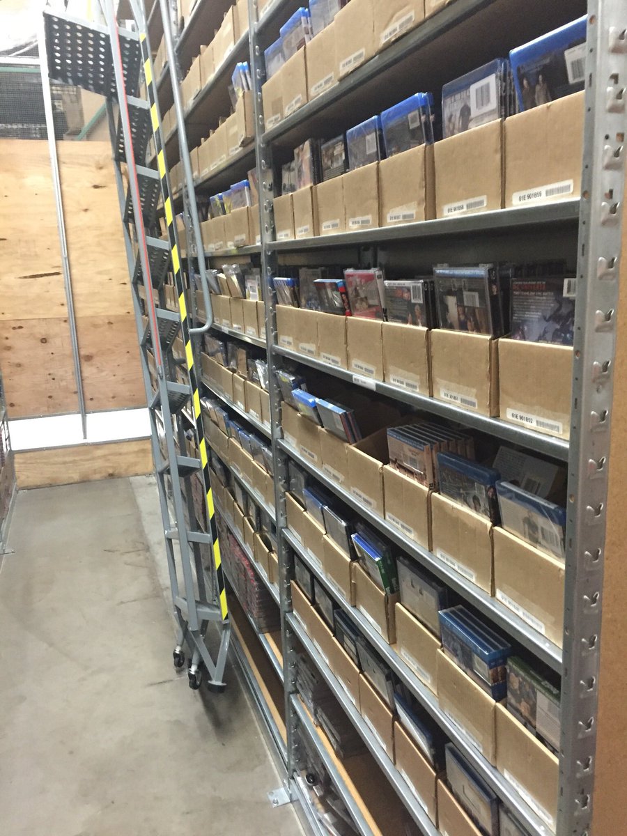 lisaborta's tweet photo. #backroomrelay #backtobasics #d234pride Getting the aisles done in wmns, mm1-2 and cosm. #the950 https://t.co/ReMzlJj4Ri