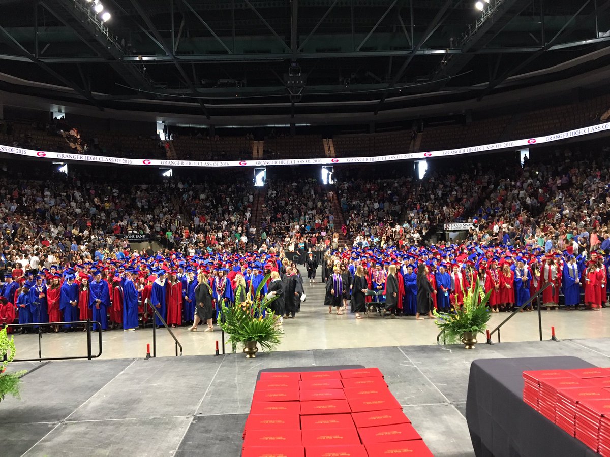 GrangerHS's tweet photo. Class of 2016! #grangerpics @GraniteSchools https://t.co/2v62gd1GG2
