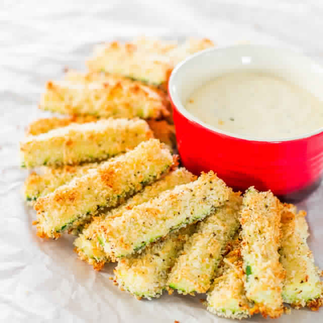 dish_tasty's tweet photo. Baked Parmesan Zucchini https://t.co/Zyn5IjLhE0 https://t.co/m6YtPufAIh