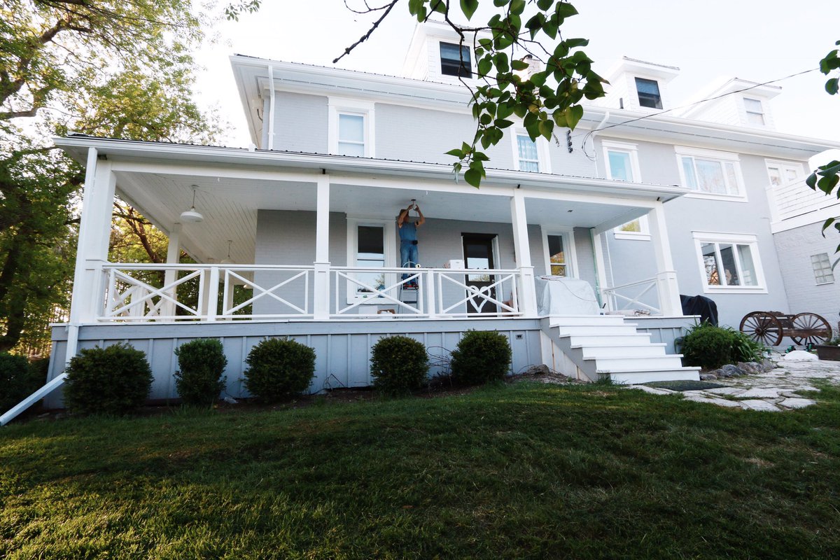 knowltonandco's tweet photo. We painted the house with Aura @BenjaminMooreCA paint. Hello LURVEeeee. #colourtrends2016 https://t.co/truVsNe51S