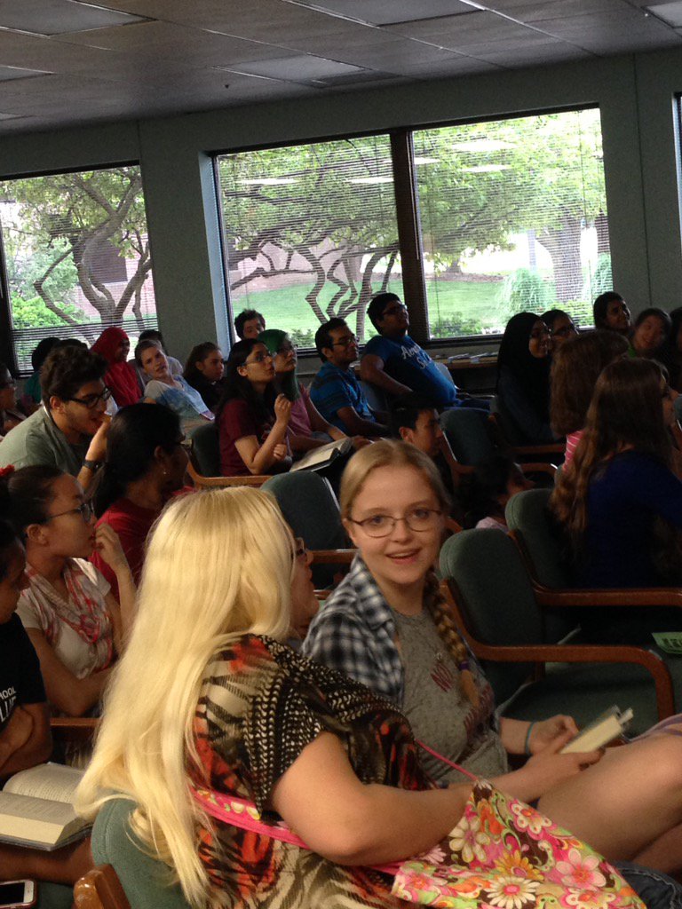 kjanek's tweet photo. @aishacs a room full of excited readers! Thank you. #battleofthebooks #MISchoolLibrary #BHSLibraries #IArocks https://t.co/F98DiOYnjH