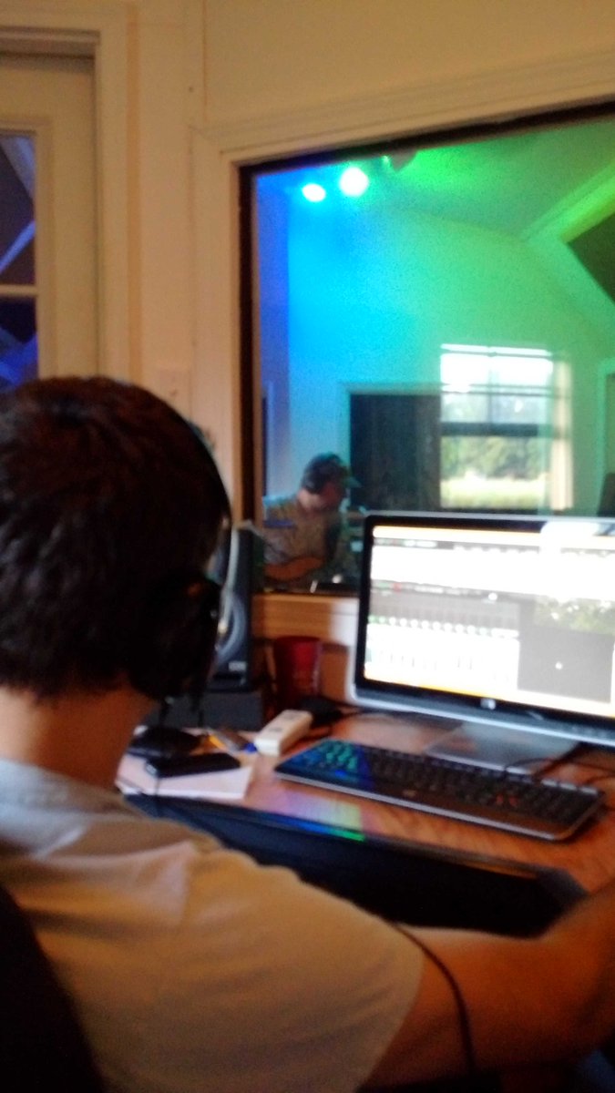 adamquay's tweet photo. In the Z cutting bass tracks for the new @shinypines record https://t.co/p4KCPkQGKM
