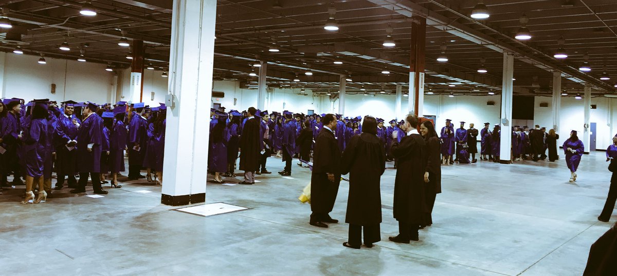 rsanchez2012's tweet photo. @CesarChavezHS T minus 10 minutes till the start of 2016 graduation! #WeAreChavez #BetterMakeRoom @HISDEspanol https://t.co/1LiYONmBZ0