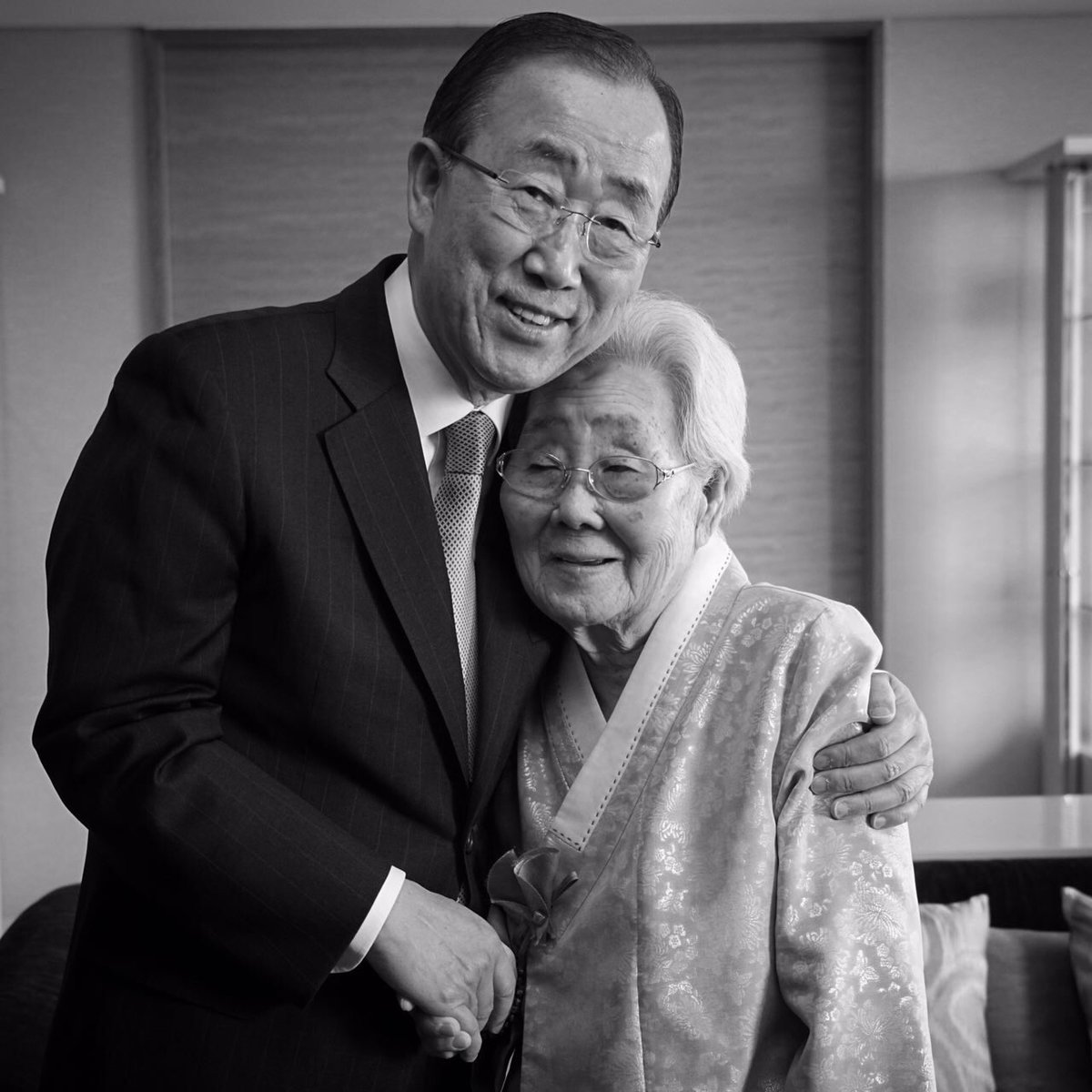 A son always needs to make time for his mother. Photo: Giles Clarke/Getty Images Reportage.