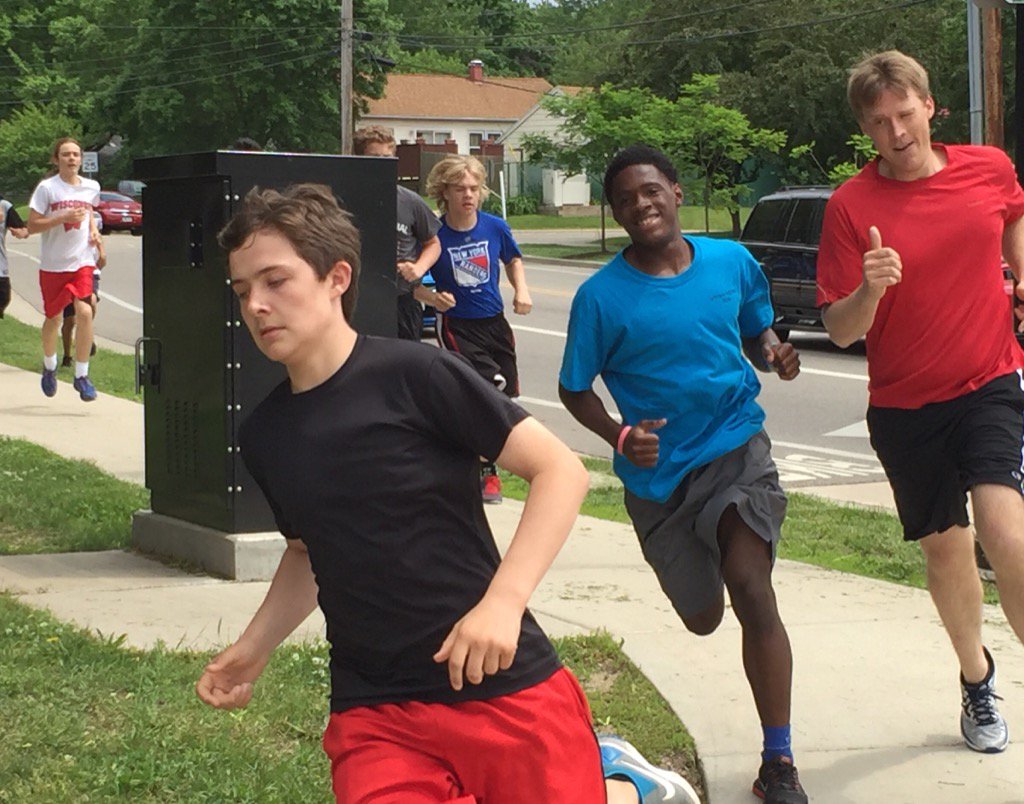 dwasserman3's tweet photo. #SennettShines fun run #1 student battling #1 staff early on. https://t.co/MzICHOK3f1