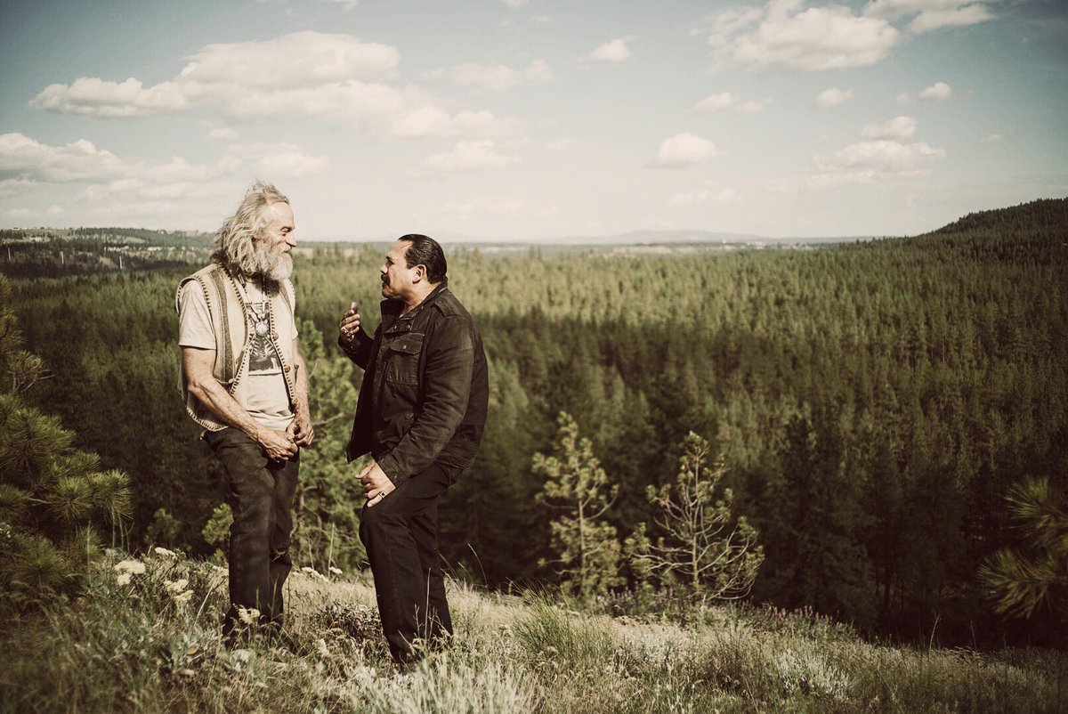 <a href="/Hodgmahal/">ℜц𝔰𝔰э𝔩𝔩 Ħ๏𝔡𝔤k𝔦𝔫𝔰๏𝔫</a> &amp; <a href="/EmilioRivera48/">Emilio Rivera</a> shootin the breeze on the set of #ZNationS3 - Wouldn't you just kill to listen in?