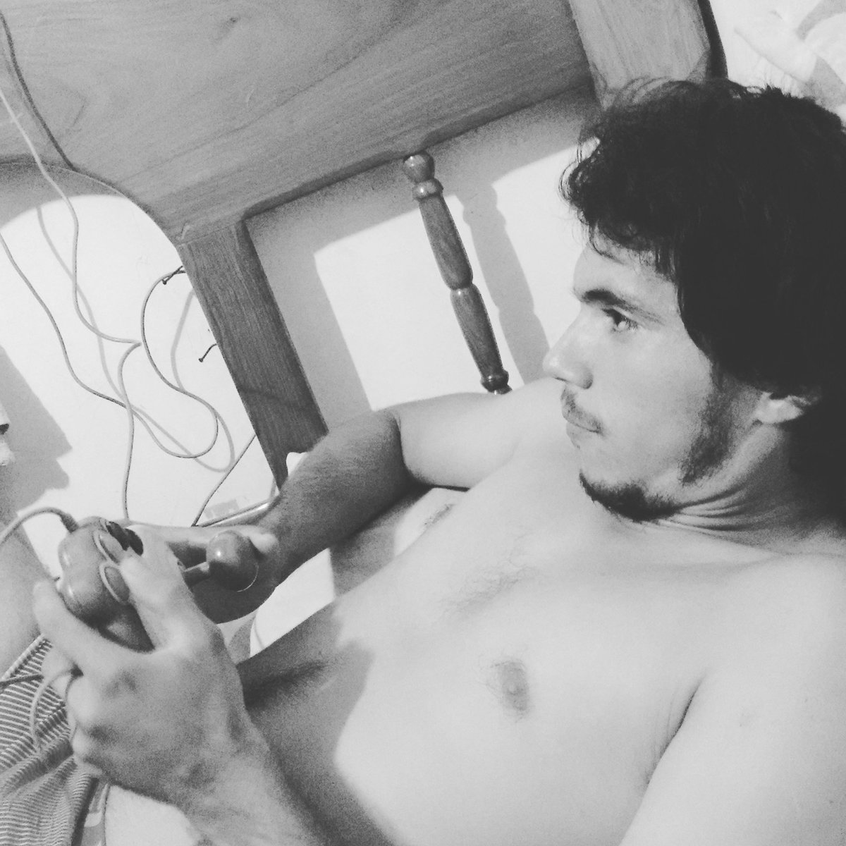 Tô precisando de retweets vamos da uma ajudinha ai