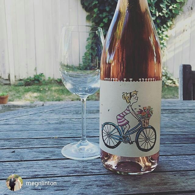 ScratchpadWines's tweet photo. On a bike or the back porch, go have some fun!
#ScratchpadGoesPink 🌹
#scratchpadcellars
#doodle #rosé #wine https://t.co/erlIEdHA6t