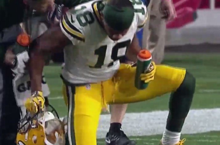 FantasyLeagueUS's tweet photo. Was Randall Cobb’s Punctured Lung the End of Mic’d Up Players? https://t.co/docomfrCTX #FANchise https://t.co/T5mbXng5vG
