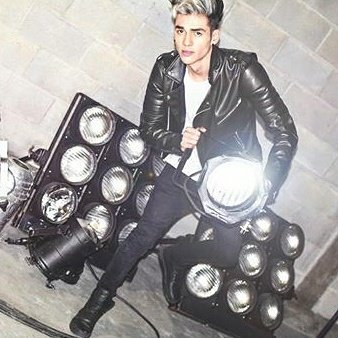 SoloCodersoff's tweet photo. #CD91M muchos RT porque @soyalannavarro acaba de subir esta foto a instagram
#MtvMatchNavarro #MtvPopCD9 #MTVMiaw https://t.co/5oC5KU3Y1I