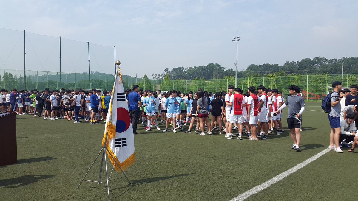 yongmi68's tweet photo. 제5회 학교폭력예방을 위한 #성남시 청소년지도협의회 청소년 축구대회가  5.28(토)
탄천변 제1쳬육공원 축구장에서 열리고 있네요. 성남시 청소년들도  소중한 성남시민  세금
지키기  서명에 동참 하고 있네요 https://t.co/TSZBLw2W7f