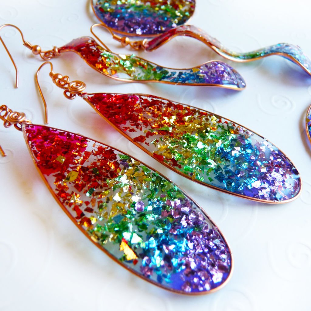 instructablesIn's tweet image. Rainbow Resin Glitter Earrings instructables.com/id/Rainbow-Res…