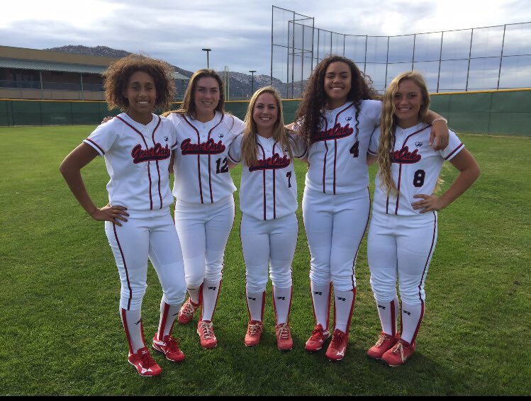 dylinnrowland7's tweet photo. I'm going to miss all of this, and all these girls. Thank you for a wonderful four years Great Oak softball❤️💙 https://t.co/zznTfwCNjO