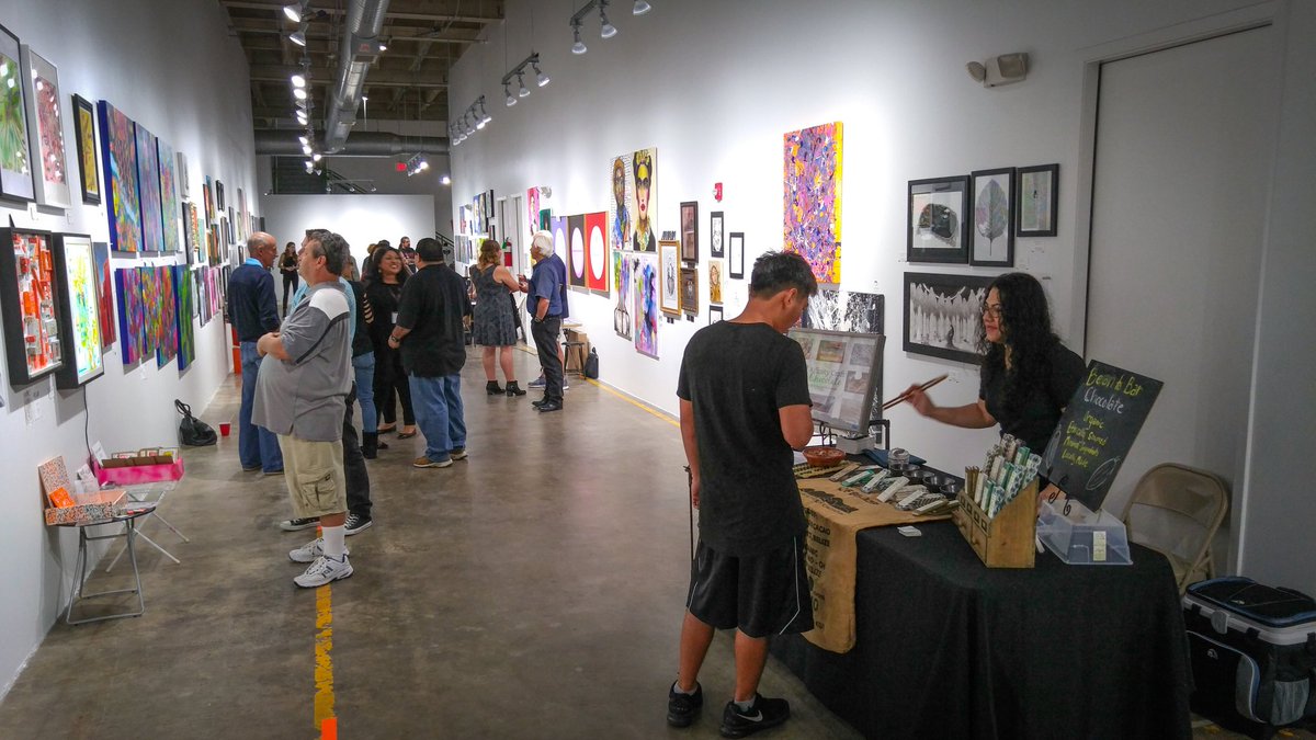 AffinityChoco's tweet image. Evening 2 at the Houston Chocolate and Art Show. We are surrounded by amazing artwork! Come enjoy the show with us!