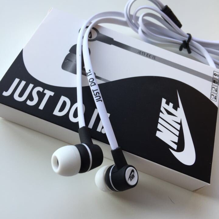 LicoHoran_1D's tweet photo. ✔NIKEのイヤホン

✔かっこいいと思ったらRT https://t.co/wd7OqxErta