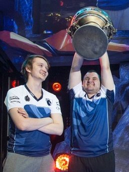 Watch Lasse Urpalainen's leaked NSFW photo on TwXstars