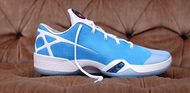 SneakerNews's tweet image. Is the low top Air Jordan XXX better than the original?  dlvr.it/LQPvVT