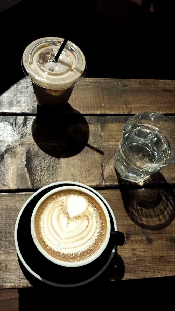 Hallahberryz78's tweet image. My first twitter post had to be hipster. #vespr