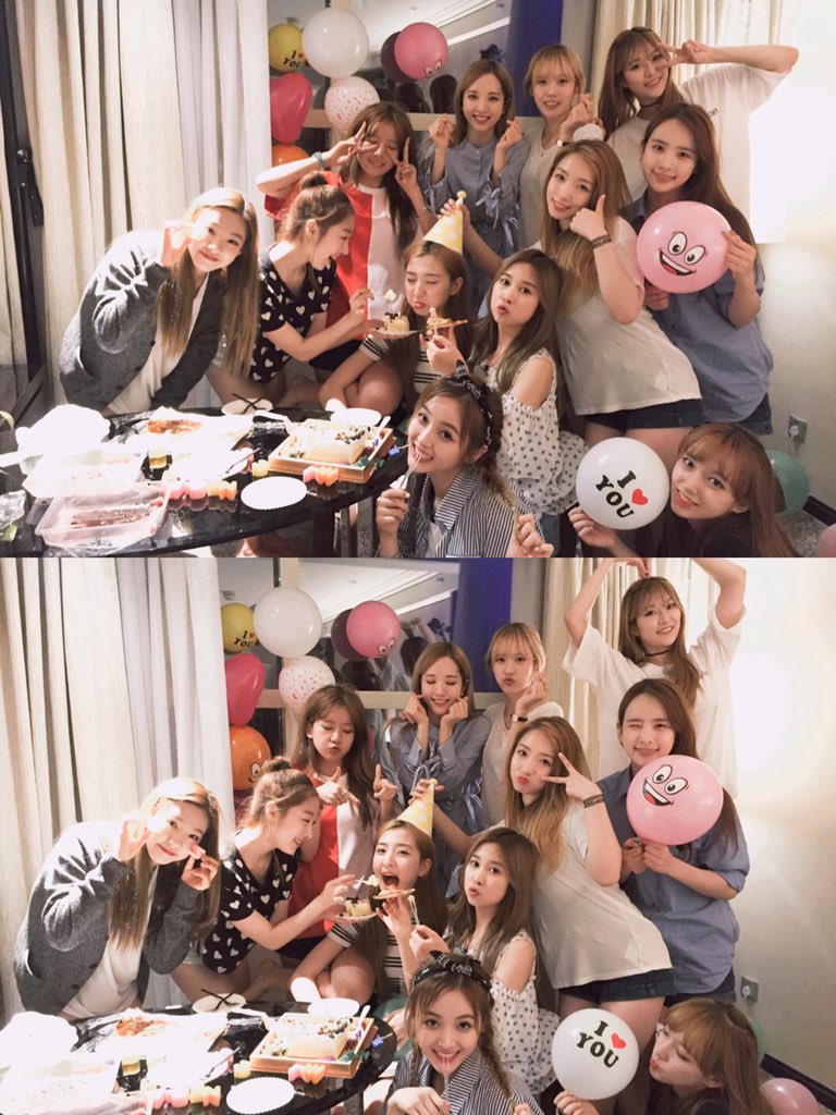 우주소녀의 #비타민 은서! 생일 축하해🎂 12명이 함께라면 언제 어디서나 늘 행복하고 즐거운 사랑둥이 소녀들💕👭👭👭👭👭👭💕 #준비한수박은_이미다없어지고🍉 #우주소녀 instagram.com/p/BF7ycmtEOQ5/