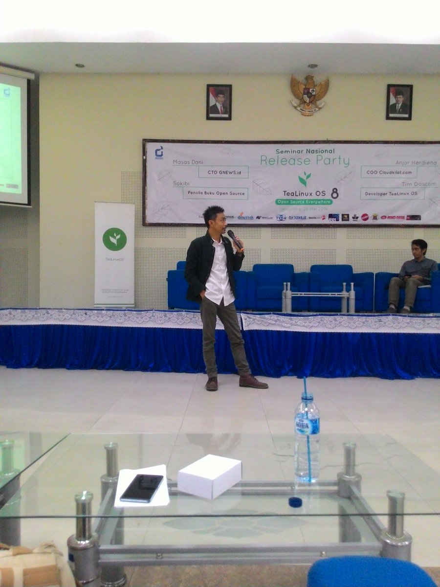 doscomedia's tweet image. COO CloudKilat.com Anjar Herdiena is here! #TeaLinuxOS ^^