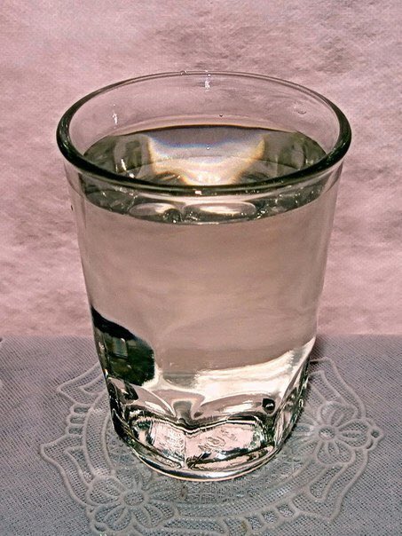В одном стакане воды 200 г