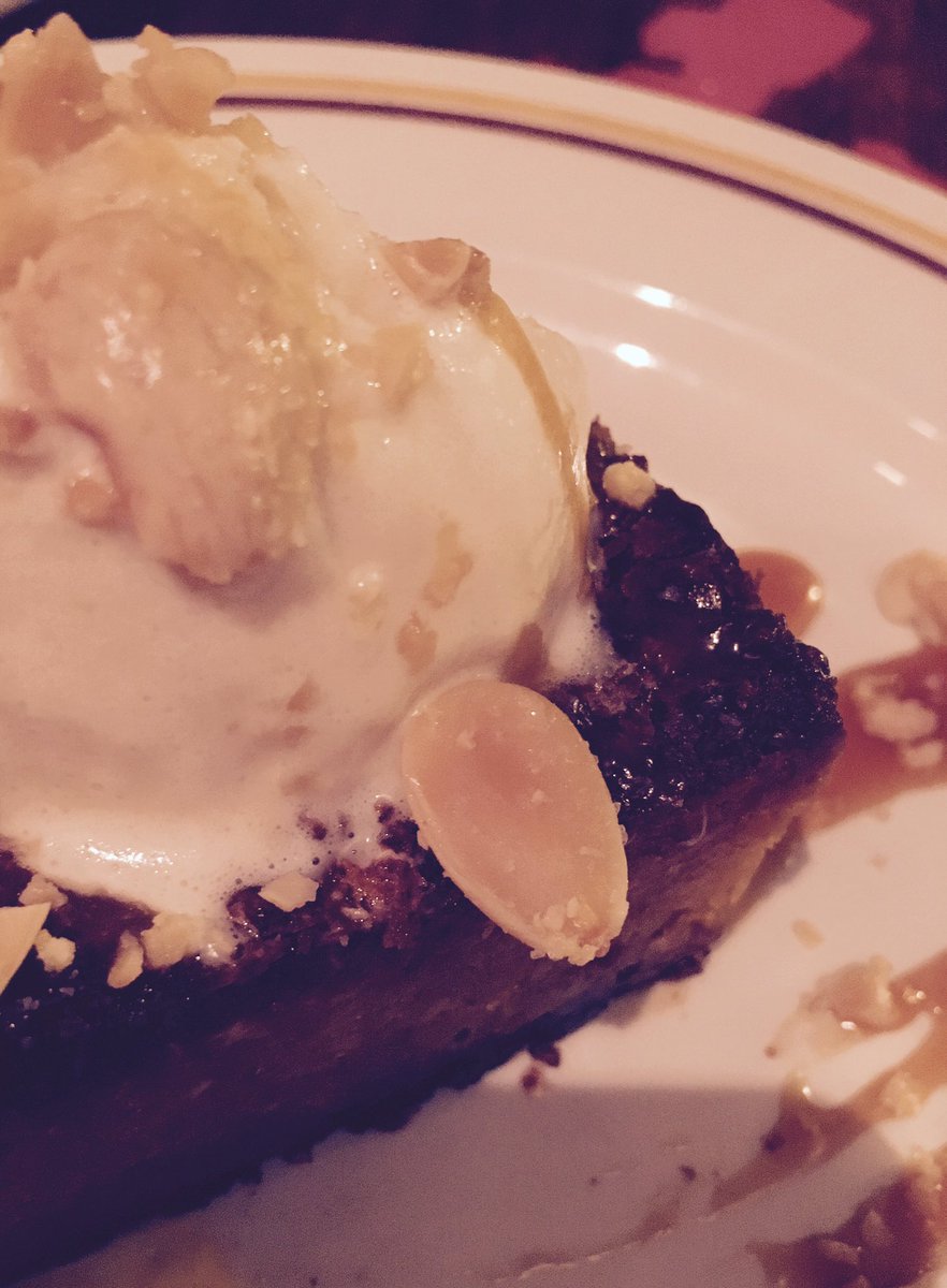 martulia_b's tweet photo. Nothing like a good #blondie to make this #rainy #friday just #perfect https://t.co/Hqf3PyOasc
