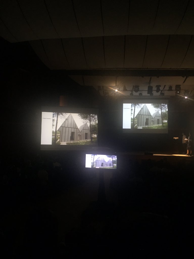7. Private Cemetery in NanJing, China. Sebuah private Cemetery di sebuah Taman publik.