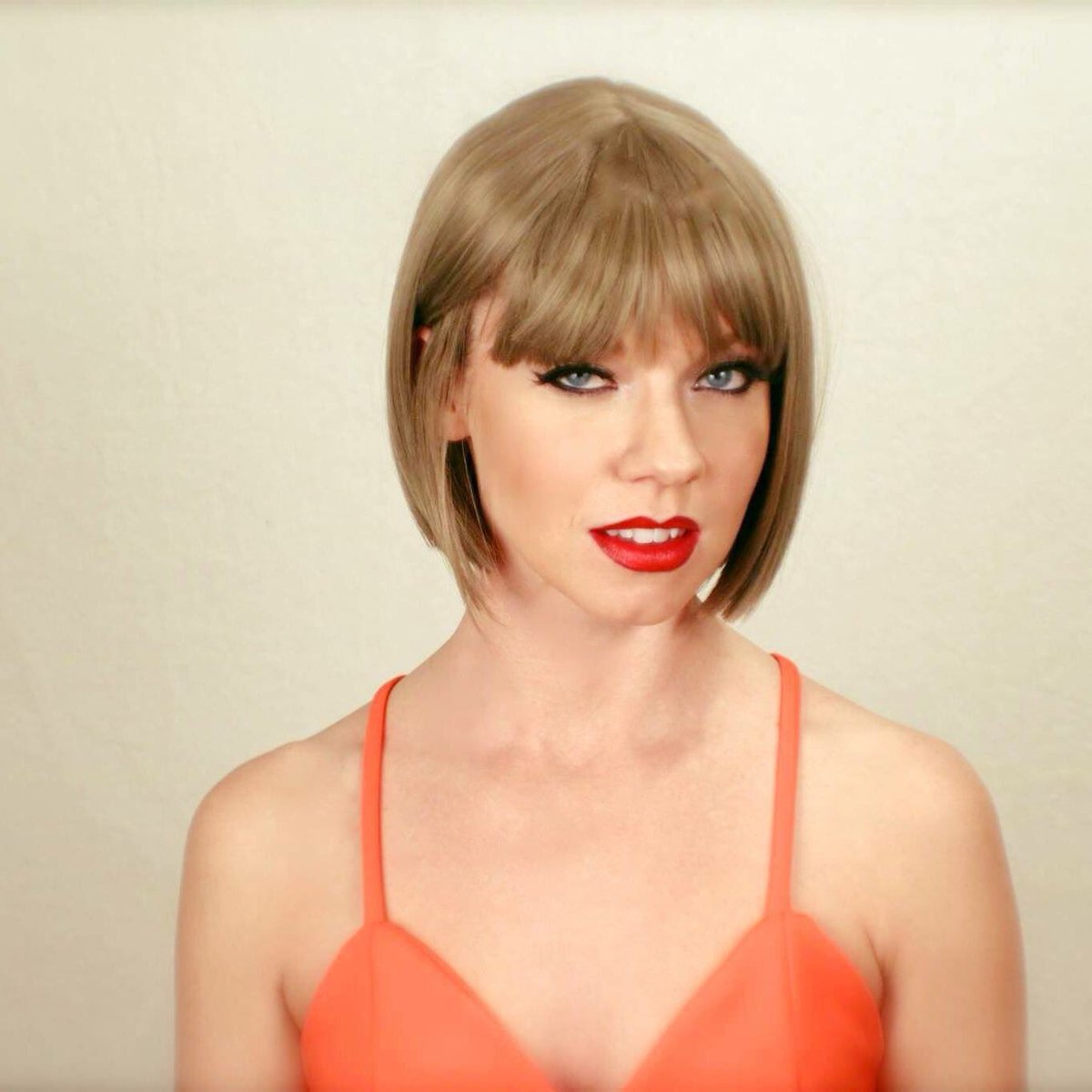 VegasTSwift's tweet photo. Shoot with @lvpianoman. #TSwift #SideEye #lookalike #werk #swiftie https://t.co/8eLd2tybMV