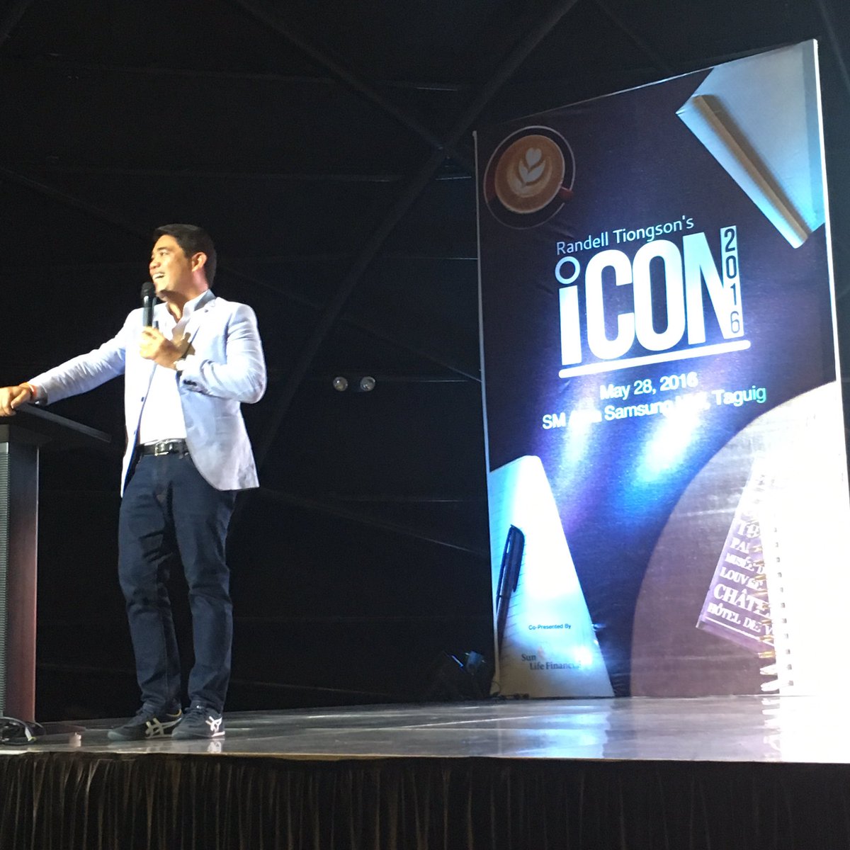 ChristineBBabao's tweet photo. Here at the #Icon2016 . Listening to awesome speaker @paulotibig #entrepchamp congratulations, Paulo! https://t.co/MPgGPLy8nq