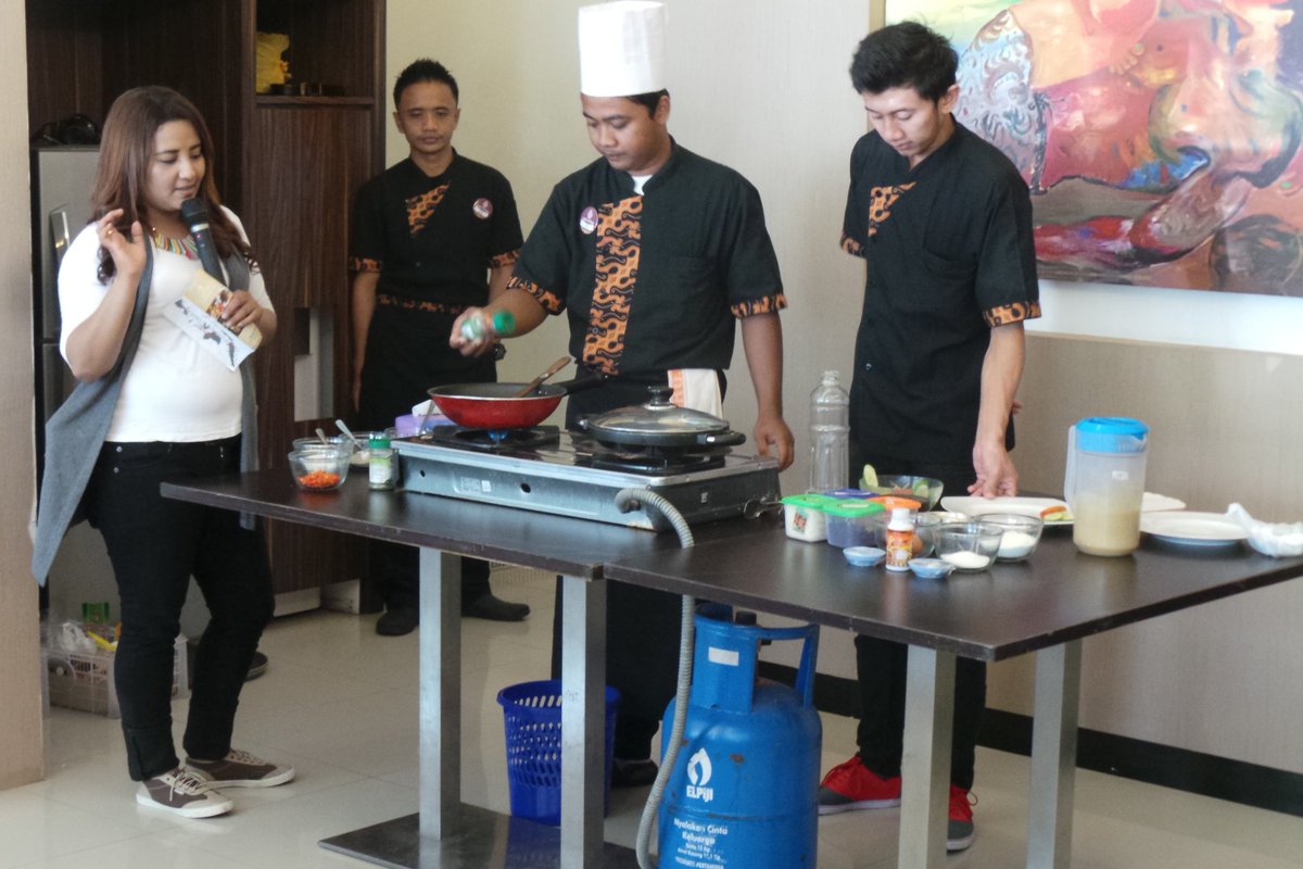infotegal's tweet photo. Dateng yuk di Urban Culinary Festival, @CitraLand_Tegal. Sekarang lagi ada cooking class dari @ranezkitchen. Mantap! https://t.co/O9P2ii4UEg