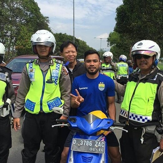 Aduh wa Zulham kena tilang 😁 #PersibDay
