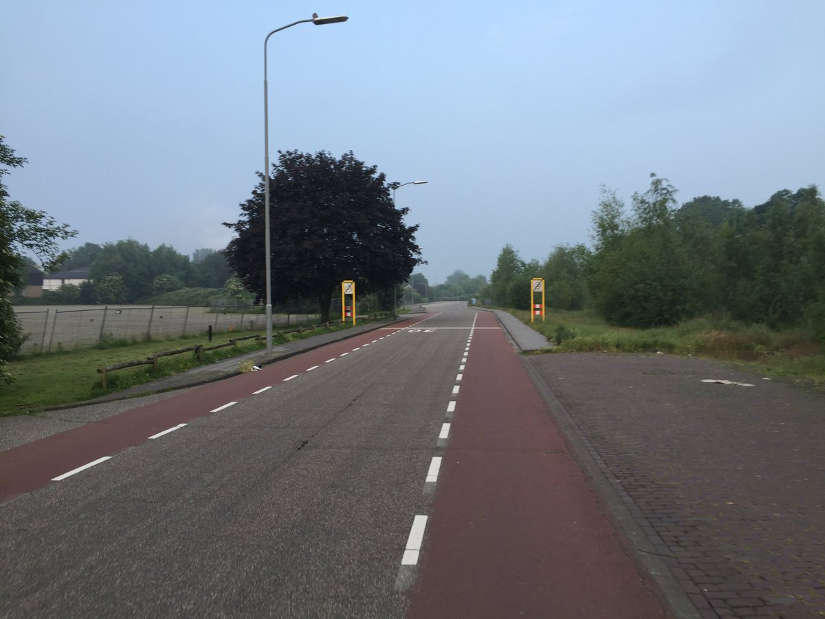 Zo op weg naar de 11dorpentocht! Lekker vroeg, niks op de weg! Straks weer Giro bij <a href="/NOSsport/">NOS Sport</a>