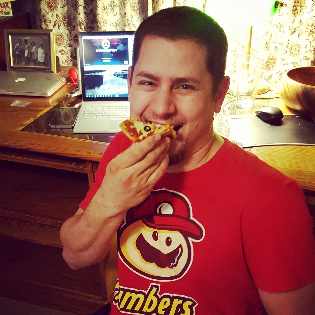 flynnfarrelly22's tweet photo. My Pizza passed the husband test!#beercrust #homemadepizza #husband #beachbodycoach https://t.co/6LJDf9q76h