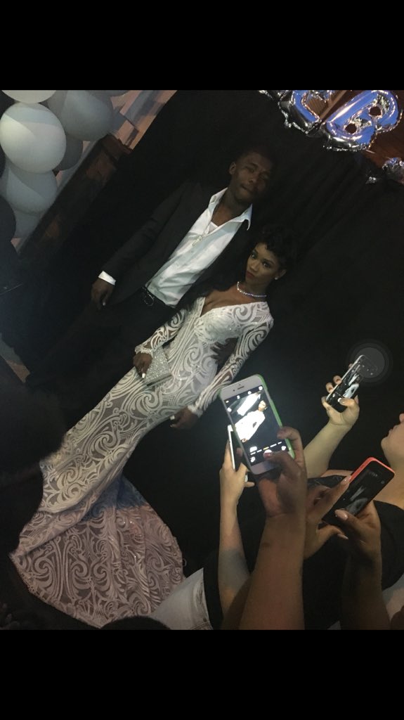 _bjw2_'s tweet photo. Why my body look so lit rn..๐ซ #promshit https://t.co/C5fVfrfVXp